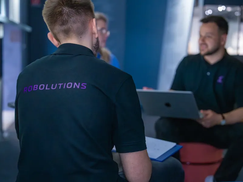 Team bei der Roboter-Entwicklung